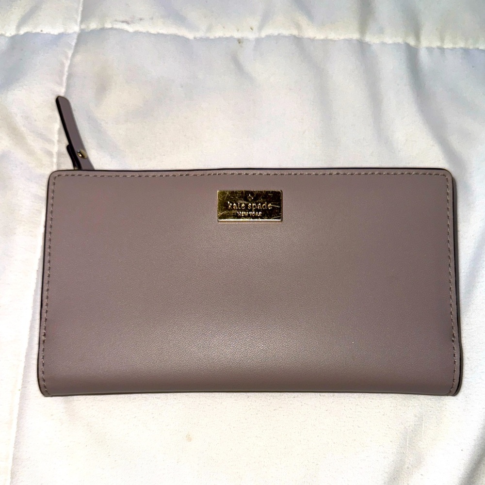 Kate Spade large, slim bifold Wallet with Gold Accents 6.5 x 3.5” - Picture 2 of 7